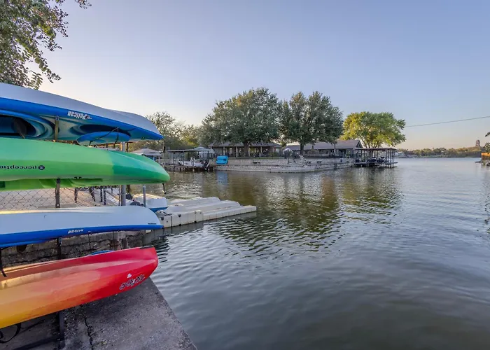 Lakefront Granbury Getaway