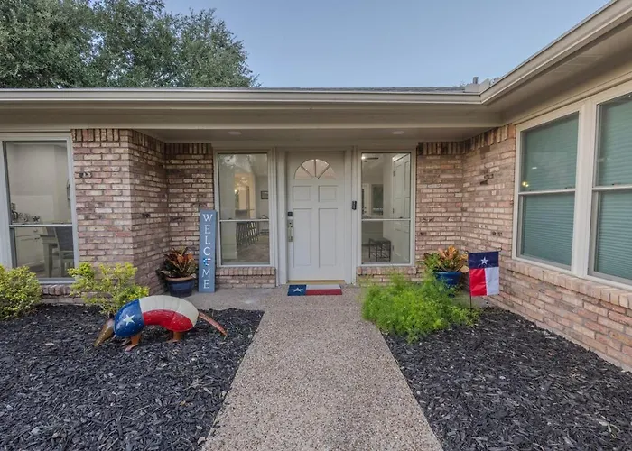 Lakefront Granbury Getaway